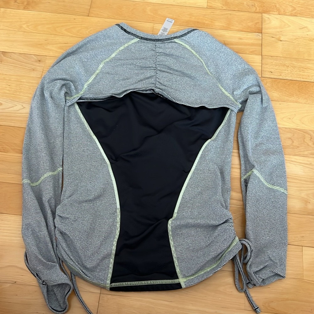 Lucy athletic top - Picture 2 of 2